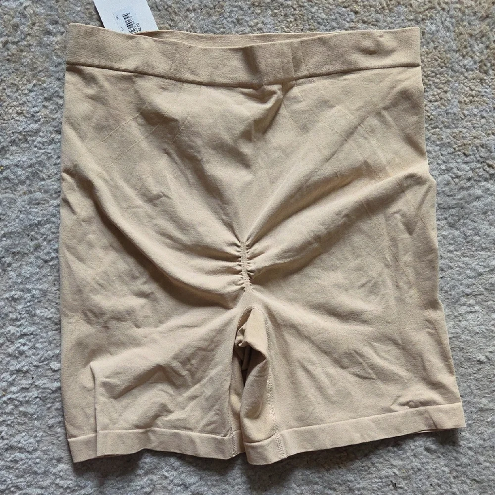 Maidenform‎ Firm Seamless Shaping Shorts in Tan